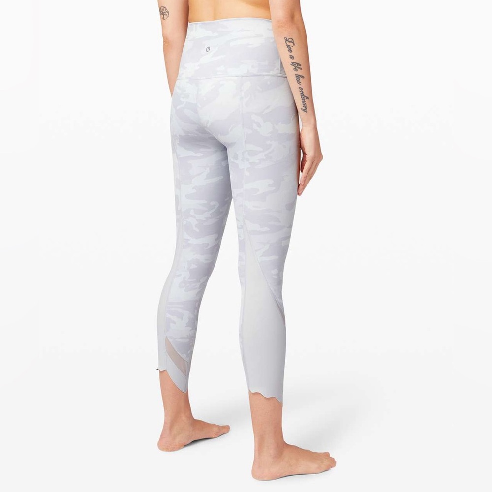 Lululemon Wunder Under Crop High-Rise, Roll Down Scallop Leggings 23", Size 10 - Picture 2 of 10